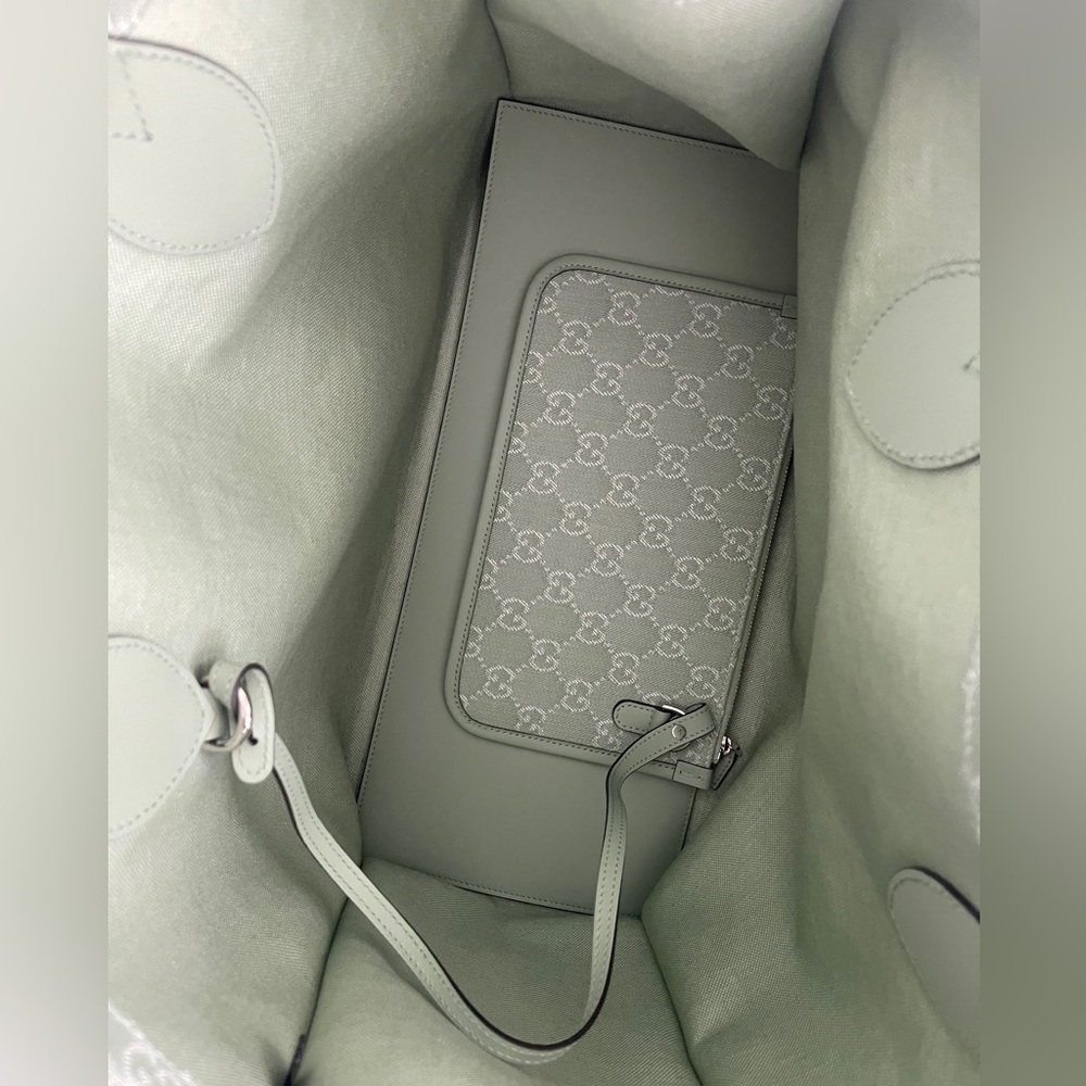 $3850 New GUCCI LG Mint Sage Green Supreme Tote with Detachable Matching Pouch - Picture 7 of 17